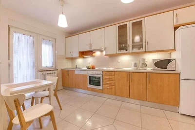 Villa mit Pool und Parkplatz