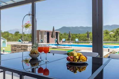 Ferienhaus mit Pool und Klimaanlage