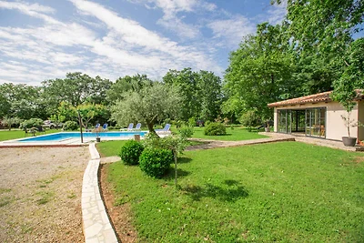 Ferienwohnung mit Pool und grossem Garten