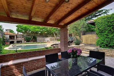 Villa mit Pool und Klimaanlage