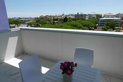 Studio mit Klimaanlage und Balkon