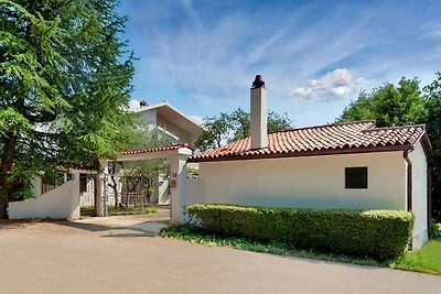 Ferienwohnung mit privatem Pool und Garten