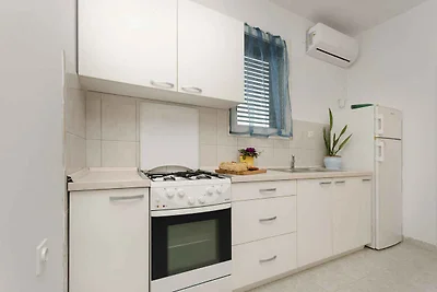 Ferienwohnung mit Garten und Klimaanlage