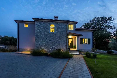 Villa mit Pool und Klimaanlage