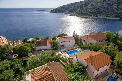 Komfortable Villa Marina mit privatem Pool un