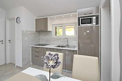 Ferienwohnung modern eingerichtet nur 300 m v
