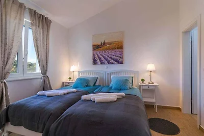 Villa mit Pool und Klimaanlage