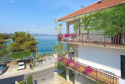 Ferienwohnung mit Terrasse, 10 m vom Meer