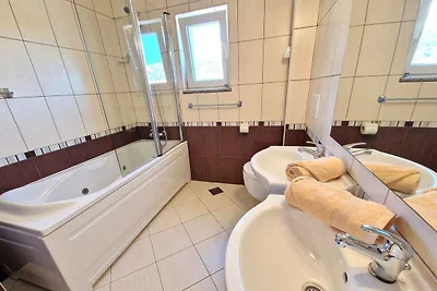 Ferienwohnung modern eingerichtet, mit Klimaa