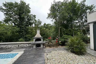 Villa mit Pool und Grill