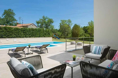 Moderne Villa mit privatem Pool, eingezäuntem