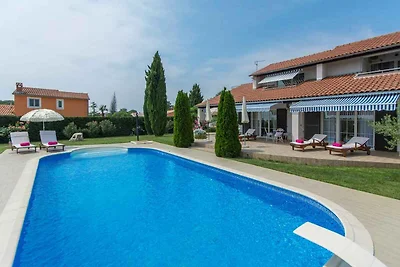 Villa mit Pool und Klimaanlage