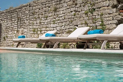 Ferienhaus mit Pool und Klimaanlage