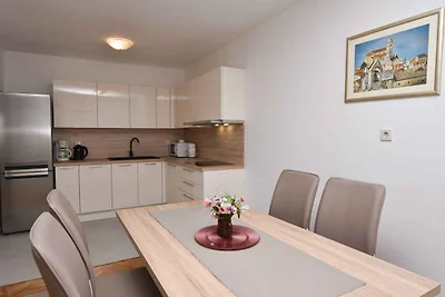 Ferienwohnung mit Klimaanlage und Balkon