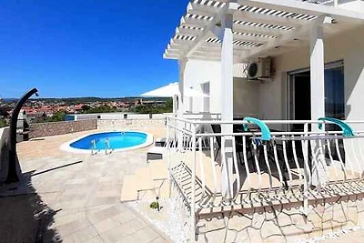 Ferienwohnung mit Swimmingpool in Strandnähe