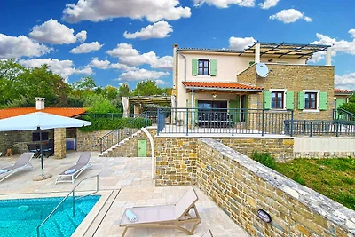 Villa mit Pool und Klimaanlage