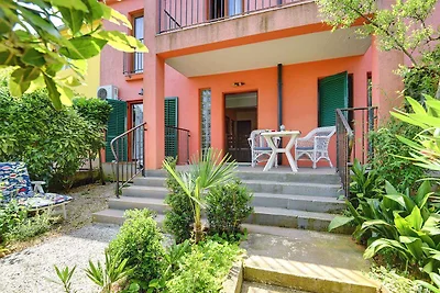 Ferienwohnung mit Terrasse und Garten