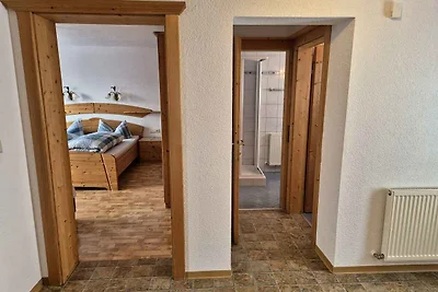 Ferienhaus mit Balkon und Garten