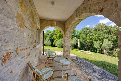 Villa mit Pool und Garten