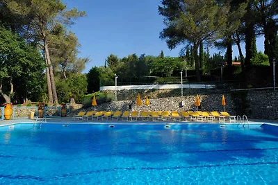 Bungalow mit Veranda und Pool