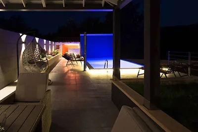 Ferienhaus Mit Terasse und Pool