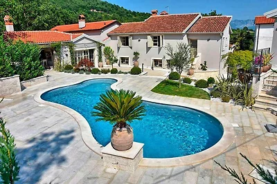 Villa mit Pool, Wellness und Sauna