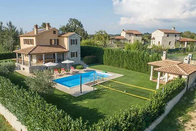 Villa mit Pool und Klimaanlage