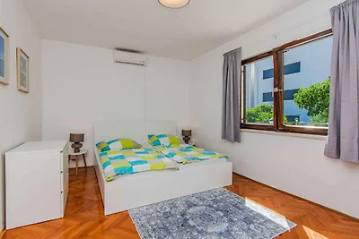 Komfortables Ferienhaus Kurta mit Meerblick i