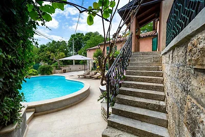 Villa mit Schwimmbad und Klimaanlage