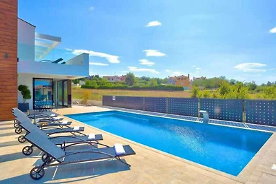 Villa mit Klimaanlage und Pool