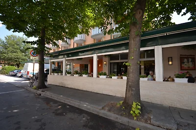 Studio mit Klimaanlage und Balkon