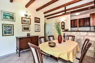 Ferienhaus mit Pool und Grill