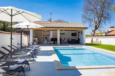 Villa mit beheizbarem Pool & Whirlpool
