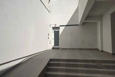 Ferienwohnung mit moderner Einrichtung direkt