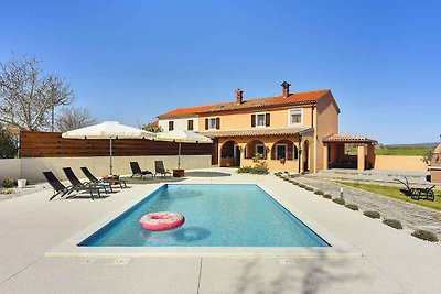 Ferienhaus mit Pool