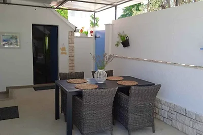 Ferienhaus Mit Terasse und Pool