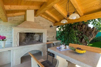 Villa mit Pool und Klimaanlage