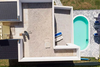 Ferienhaus mit Sauna, Pool und Grill
