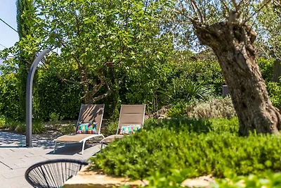 Villa mit Pool in ruhiger Lage