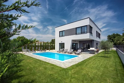 Villa mit Aussenpool