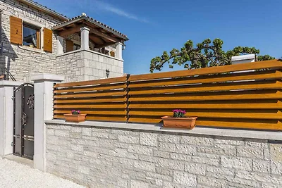 Villa mit eigenem Pool und Garten