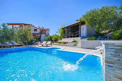 Ferienwohnung mit Balkon und Pool