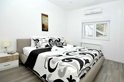 Villa mit Klimaanlage, mit Grillmöglichkeit, 