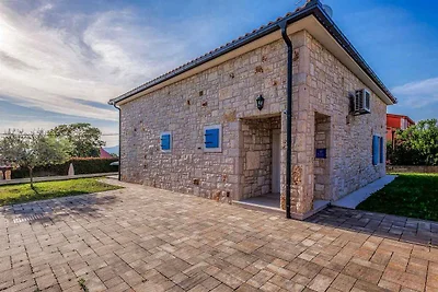 Villa mit Pool für 8 Personen