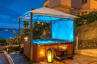 Ferienwohnung mit Swimmingpool und Whirlpool 