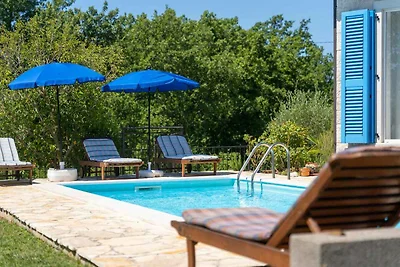Villa mit Pool und Klimaanlage