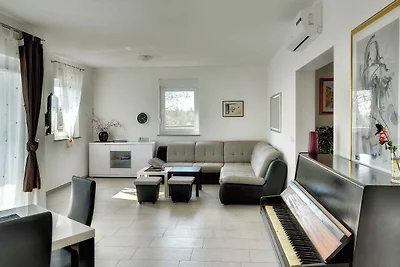 Villa mit Pool und Klimaanlage