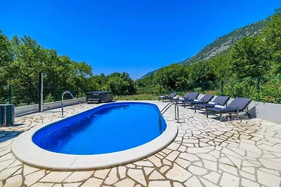 Ferienhaus mit Pool und Klimaanlage