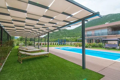 Ferienhaus mit Pool und Klimaanlage