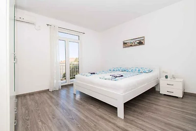 Ferienwohnung mit Balkon, Terrasse und Grill